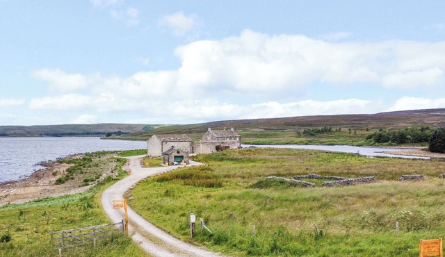 SNAVE BARN, pet friendly, luxury holiday cottage in Appletreewick