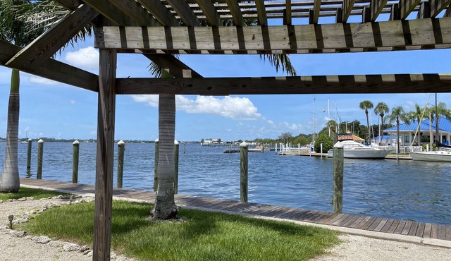 Snead Island Cut Home - Oceanfront near Anna Maria , Boat docking, pet friendly