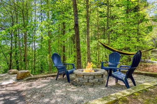 Sneaky Bear Getaway, Hot Tub, WIFI, 560 FREE tickets each paid day!