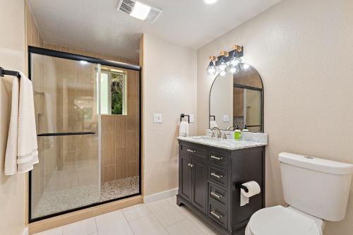 Snohomish Chatel retreat w swimspa, sauna & games