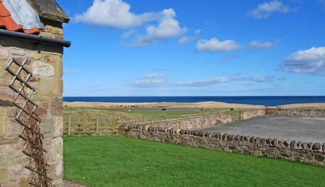 SNOOK POINT COTTAGE, family friendly in Newton-By-The-Sea