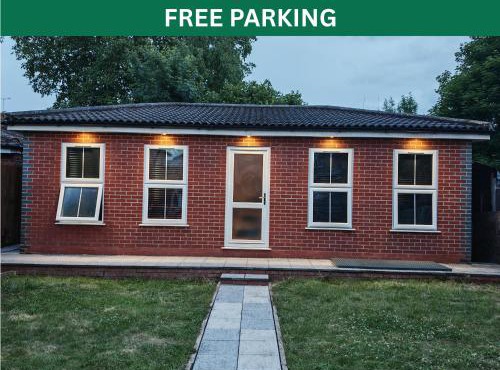 SnoozeDen Westmead - Windsor Castle & Legoland