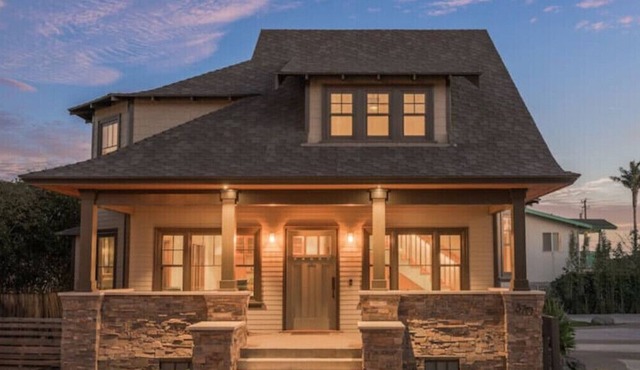 SNOW BIRDS Monthly discounts available! 4 bed remodeled stunning bungalow!