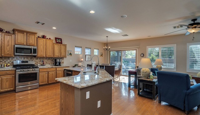 SNOW BIRDS WELCOME Charming 3-bedroom house Del Webb 55+ Community Sahuarita