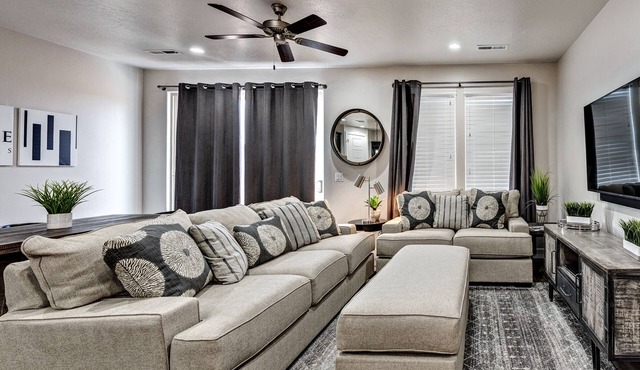 Snow Canyon Views - 4BR w/Game Room & Fire Pit