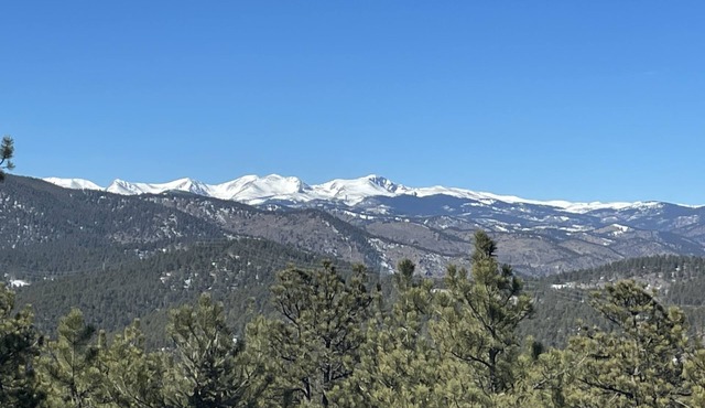 Snow capped views, wildlife, lake, close to skiing & Red Rocks Amphitheater