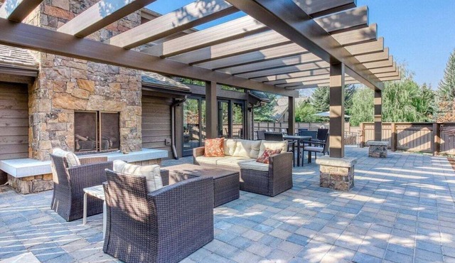 Snow Creek 1554 - Ski-in/ski-out + Pool & Hot Tub