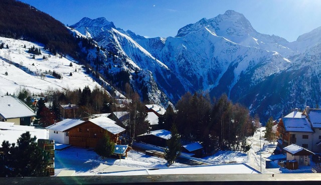 SNOW FRONT 20 M OF "DIABLE" LIFT, CLEANING INCLUDED, POSSIBLE TO RENT 2 APARTS