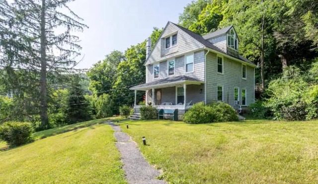 Snow is coming! Ski at Mohawk - 4br Charming Farmhouse Getaway Minutes to Mtn