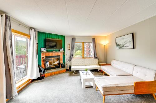 Snow Mountain Condo: Hot Tub + Shuttle to Resort