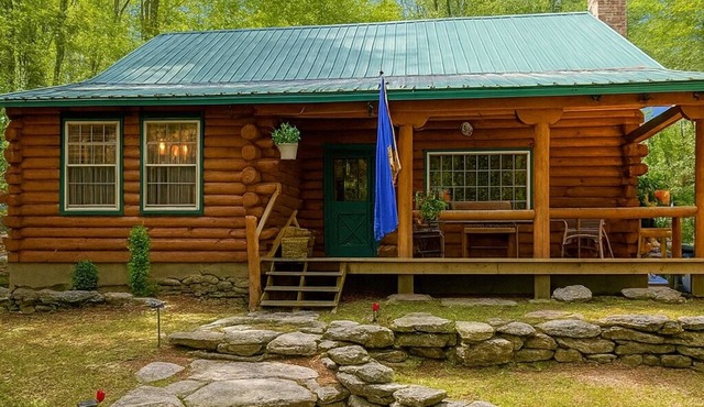 Snow Mountain Lodge- Mt Snow & Stratton Mtn Indoor Pool, Golf, Hike, VAST Trails