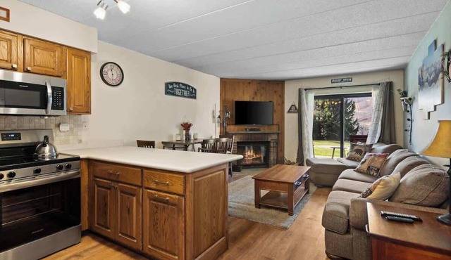 Snow Mtn Escape-Shuttle to Mt.Snow w/Indoor Pool!