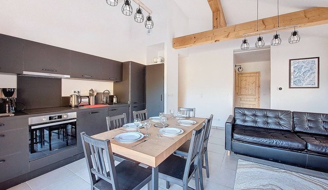 Snow Roc - 6/8 persons - Ski to door access - Mountain view