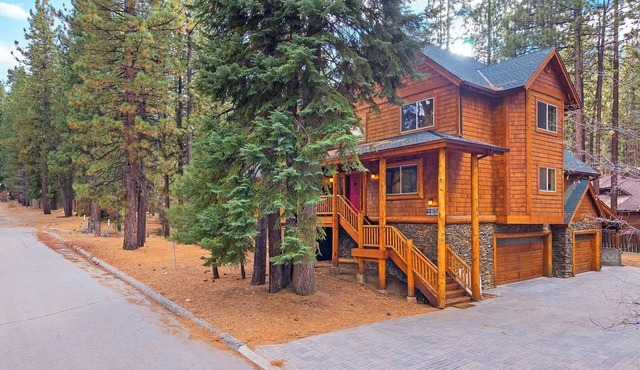 Snow Summit. Huge 6BR Chalet w/Game Room, Spa.