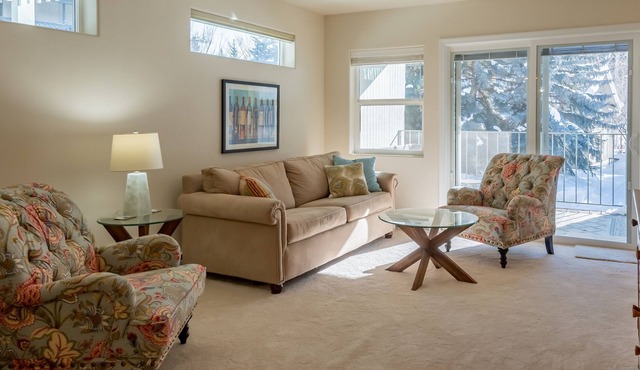 Snow Valley Condo 21 - Baldy Views & Quick Bus to Downtown or Skiing