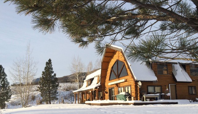 Snowberry Inn Bed & Breakfast