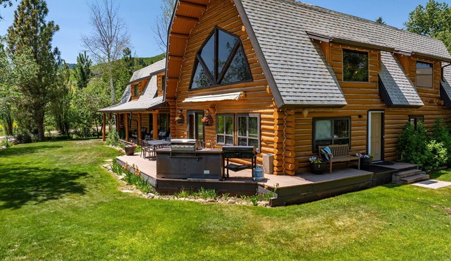 Snowberry Inn: Large Kitchen & Gathering Room 9BR 11BA Ensuite bath in all rooms
