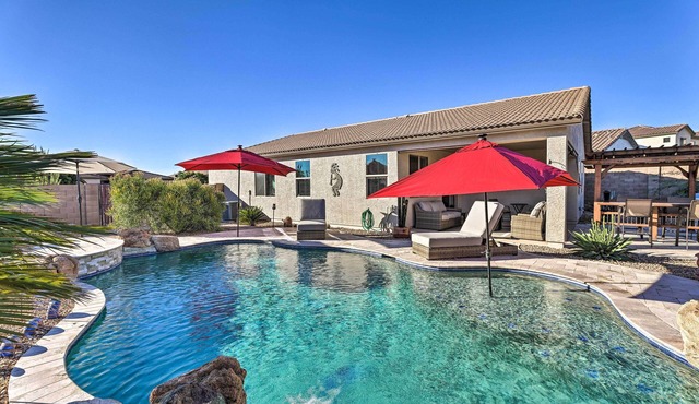 Snowbird Escape w/Outdoor Oasis in Gold Canyon!
