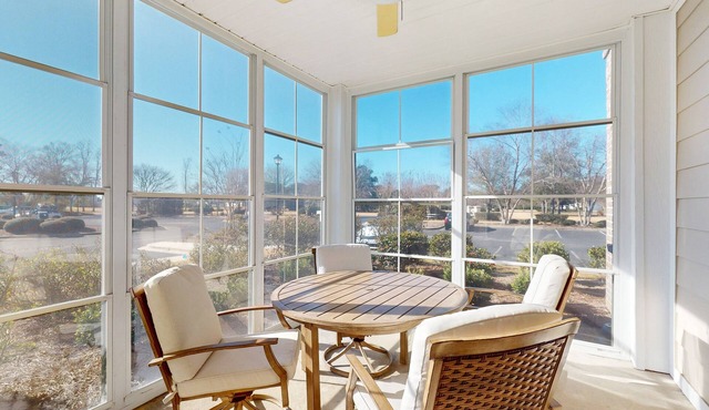 Snowbird-friendly condo with 2 outdoor pools, patio, & streaming- golfing nearby
