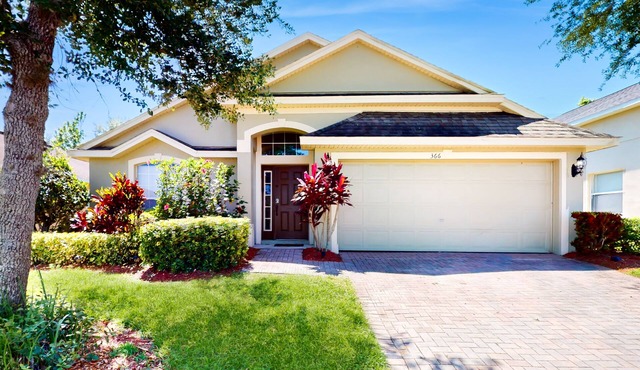 Snowbird-friendly home with private pool, spa, game room, tennis, basketball, AC