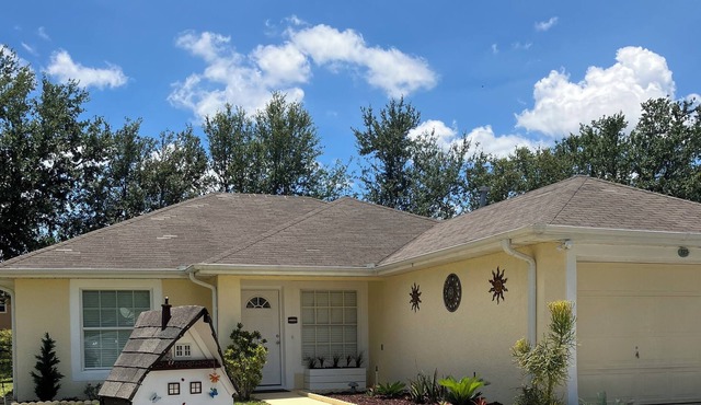 Snowbird friendly, modern interior, 15 minutes from Disney