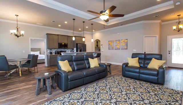 Snowbird friendly rate | Next to Hurlburt | Between Navarre & FWB | Pet Friendly | Fenced Yard