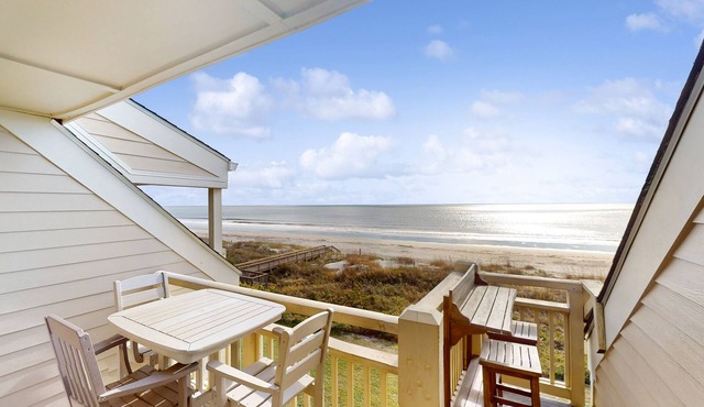 Snowbird friendly top-floor condo with high-speed internet, ocean view balcony
