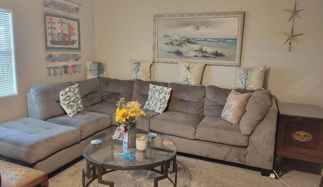 SnowBird Heaven Cozy 2-Bedroom Bungalow w/Pool Hot Tub in Beautiful Lakeland, FL