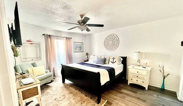 SNOWBIRD SPECIAL-Large Comfy Stay Pets Welcome w/Parking Trailers/Bikes/Boats