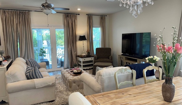 SNOWBIRD SPECIAL Welcome to La Dolce Vita, a spacious 2BR beauty in Perdido Key