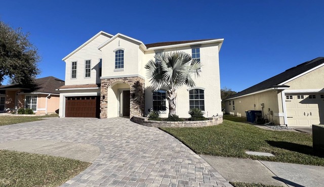 Snowbird Vacation Mansion minutes from the beach!