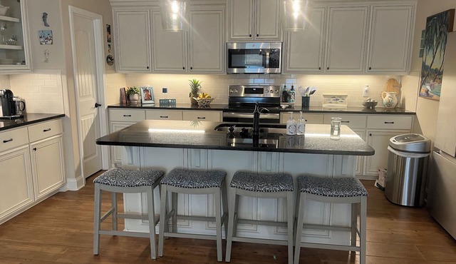 Snowbirds! Beautiful villa available 12/15-4/30 minimum stay of 3 months.