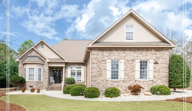 SNOWBIRDS DELIGHT! 2 golf courses in Community - 18 & 9 hole. Escape the COLD