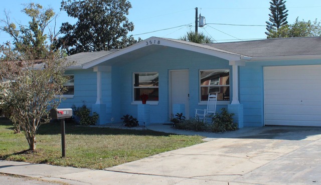 Snowbirds' Dream, Minutes from the Beach, Shopping, Nature and Biking Trails