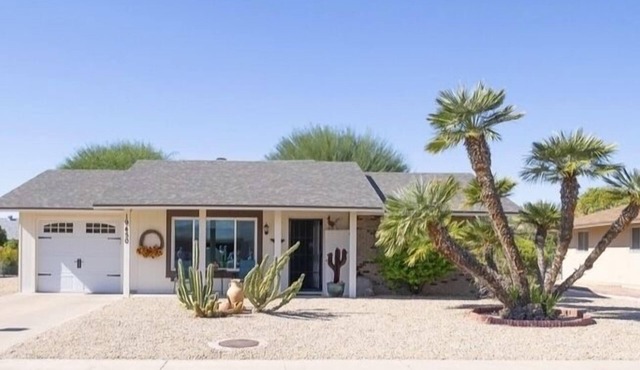 "SNOWBIRDS WELCOME" Adorable Casita, fully furnished with garden patio.