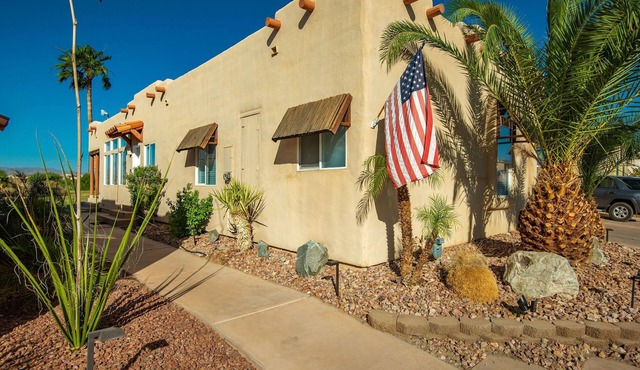 Snowbirds Welcome. Enjoy River Life On a Golf Course.
