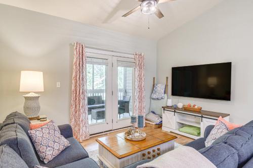 Snowbirds Welcome Foley Condo with Pool Access