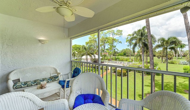 Snowbirds Welcome! Naples Resort Condo Near Golf