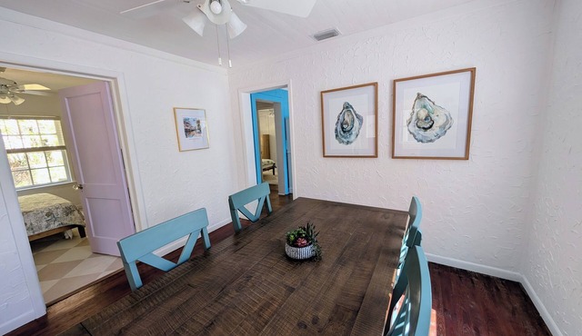 Snowbirds welcome! - Whimsical, Bright 3BR Retreat in Historic Apalachicola