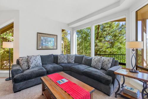 Snowcap Escape at Mount Bachelor Village Resort with Pool and Hot Tub