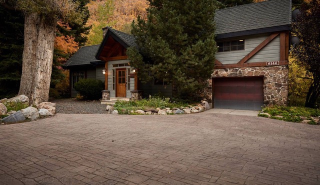 SnowCapped and SunSplashed In-The-Canyon Retreat: Cabin Home with Hot Tub