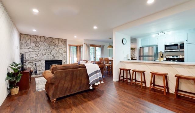 Snowcreek III 441 Pet-Friendly, BBQ Grill, Updated and On the Snowcreek Meadow by RedAwning