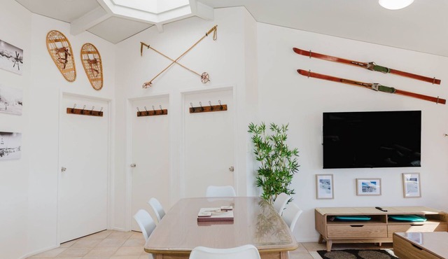 Snowdome - 4/3 Poly Cow Lane