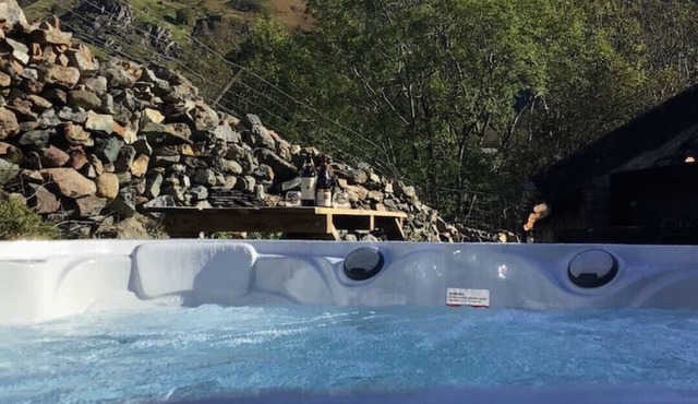 Snowdon Bunkhouse, CH, Nant Peris Llanberis Pass near Zip wire, Mountain Railway