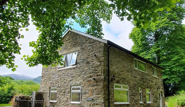 Snowdon Cottage: 300 m from Watkin Path Mt Snowdon