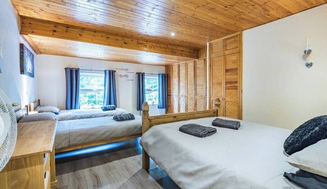 Snowdonia-3Bedroom-2 Bathroom-PetFriendly-Garden