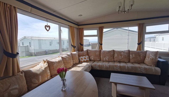 Snowdonia Holiday Sea Beach and Mountains view