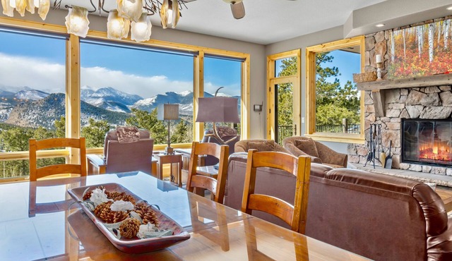 Snowdrift Lodge Vacation Home at Windcliff by RedAwning