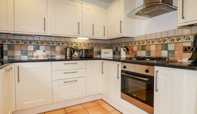 SNOWDROP, family friendly, luxury holiday cottage in Wadebridge