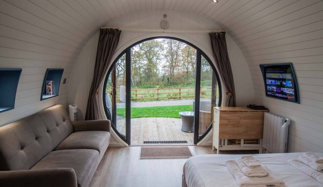 Snowdrop Family Glamping Pod | sleeps 4 - Gold Award winning